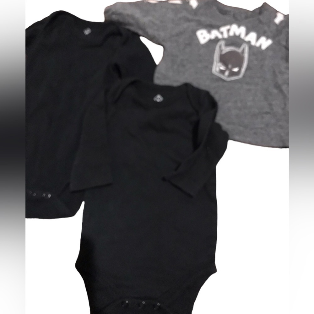 0-3m 3pc bundle of black onesie and Batman shirt - Picture 3 of 6